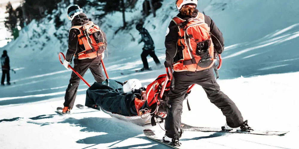 Wintersportseizoen 2025/2026: meer letsels, risico op financiële tegenvallers en onnodige operaties