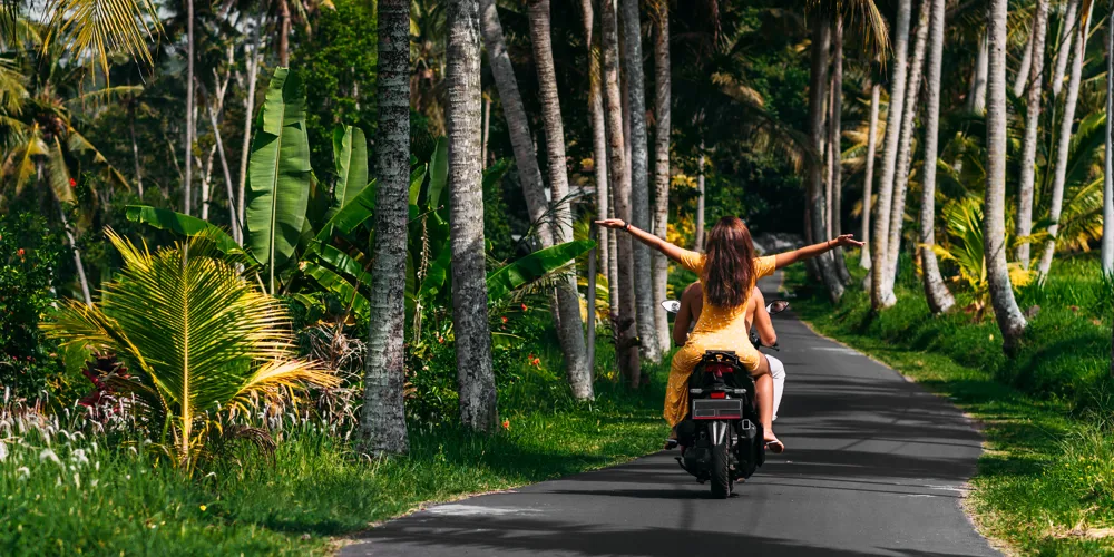 Zomervakantie 2025: meer rabiës, scooterongevallen, meer risico’s voor reizigers